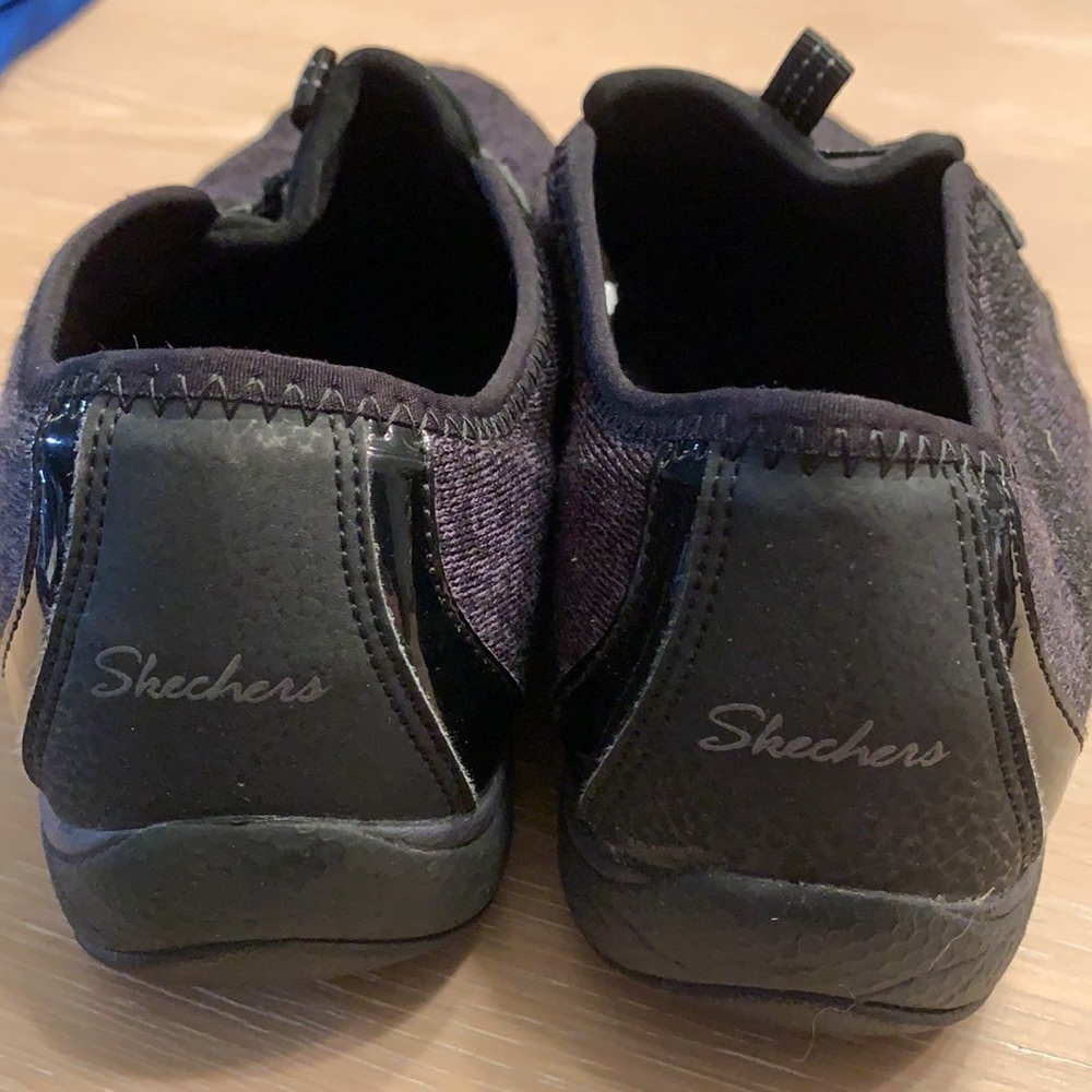 Women’s Skechers soft top shoes Size 8 - Picture 2 of 6